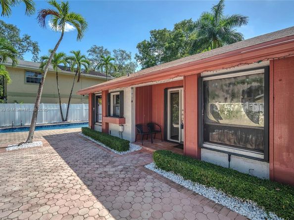 66 Forest Cir, Cooper City FL 33026