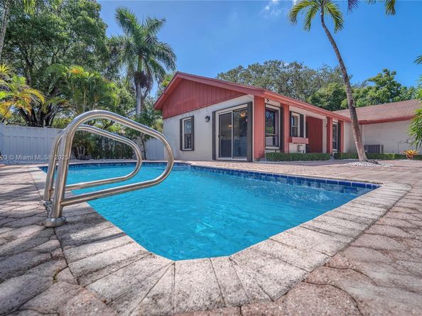 66 Forest Cir, Cooper City FL 33026