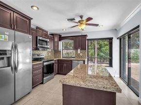 66 Forest Cir, Cooper City FL 33026