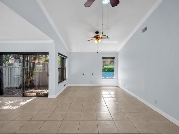 66 Forest Cir, Cooper City FL 33026