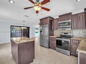 66 Forest Cir, Cooper City FL 33026