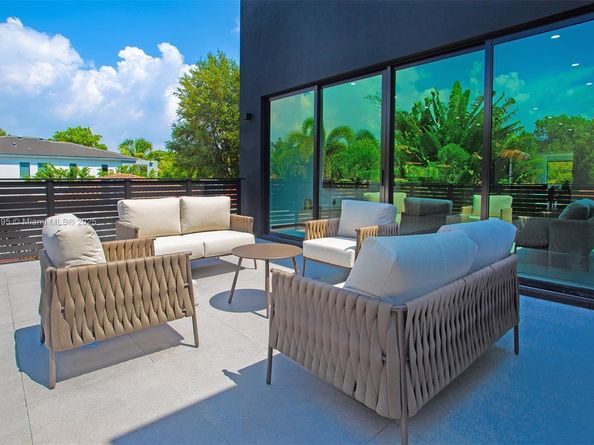 420 SW 15th Rd, Miami FL 33129