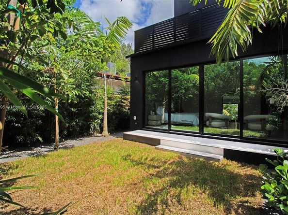 420 SW 15th Rd, Miami FL 33129