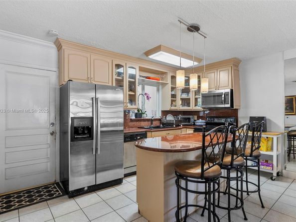 5810 SW 22nd St, Miami FL 33155