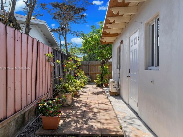 5810 SW 22nd St, Miami FL 33155