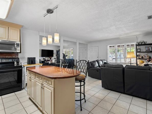 5810 SW 22nd St, Miami FL 33155