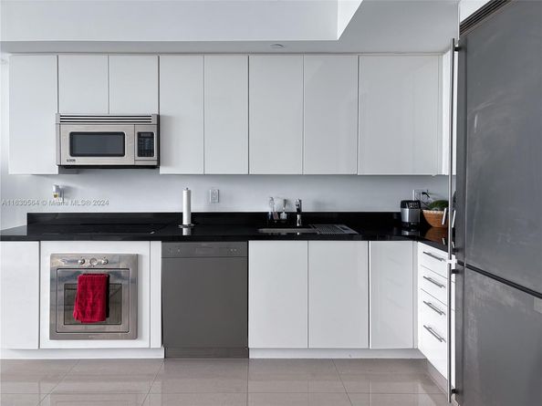 92 SW 3 St 4407, Miami FL 33130