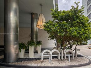 92 SW 3 St 4407, Miami FL 33130