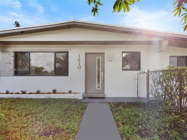 1410 NW 42nd St, Fort Lauderdale FL 33309