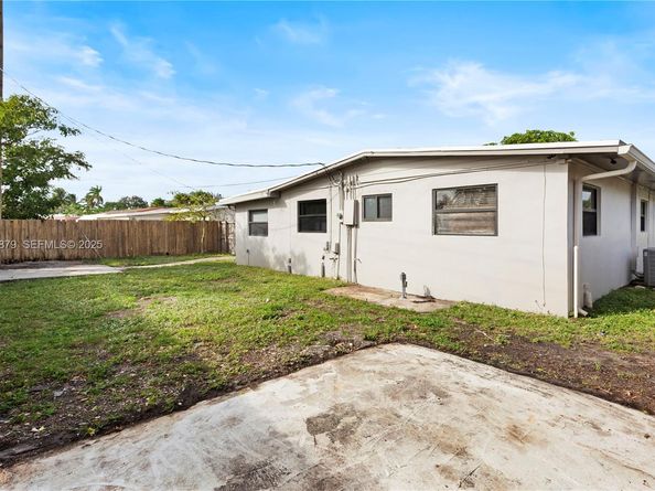 1410 NW 42nd St, Fort Lauderdale FL 33309
