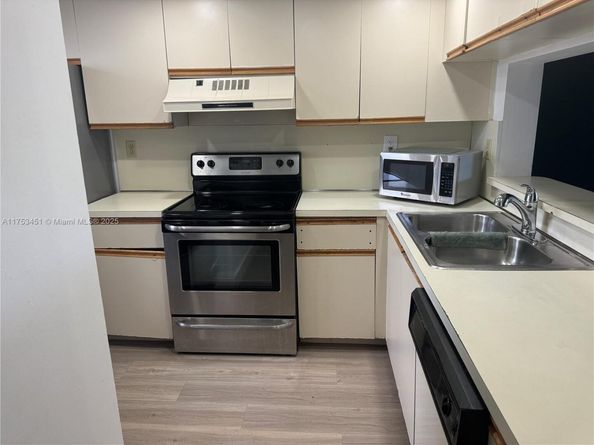 10255 NW 9th St Cir 5037, Miami FL 33172