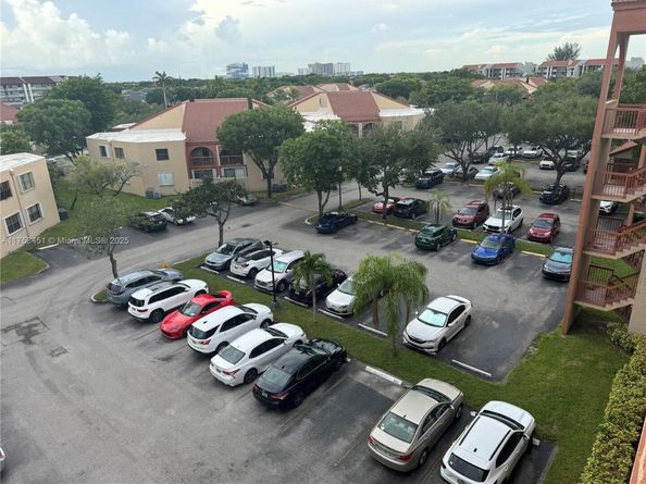 10255 NW 9th St Cir 5037, Miami FL 33172