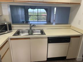 10255 NW 9th St Cir 5037, Miami FL 33172