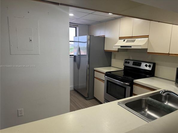 10255 NW 9th St Cir 5037, Miami FL 33172