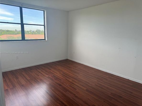 10255 NW 9th St Cir 5037, Miami FL 33172