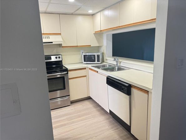 10255 NW 9th St Cir 5037, Miami FL 33172