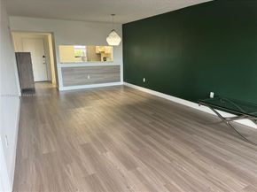 10255 NW 9th St Cir 5037, Miami FL 33172