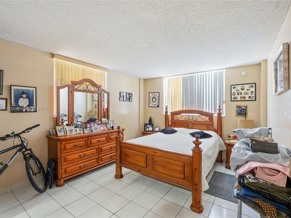 16465 NE 22nd Ave 120, North Miami Beach FL 33160