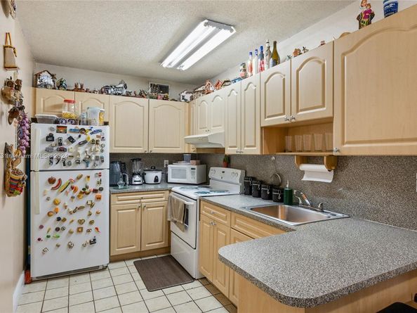 16465 NE 22nd Ave 120, North Miami Beach FL 33160