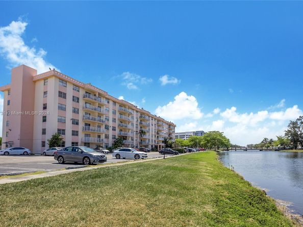 16465 NE 22nd Ave 120, North Miami Beach FL 33160