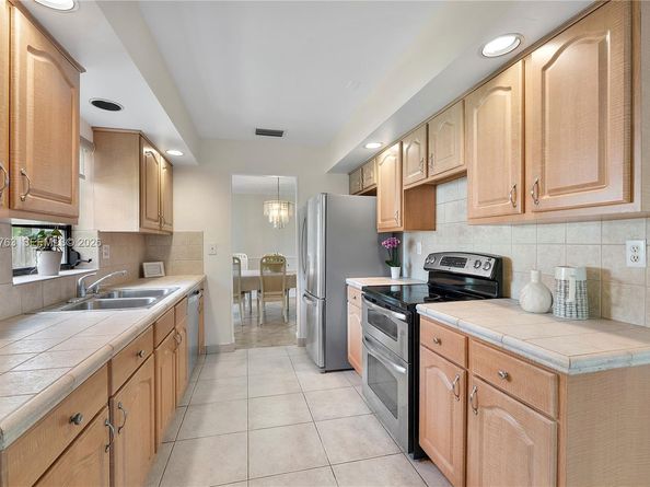 18535 SW 90th Ct, Cutler Bay FL 33157