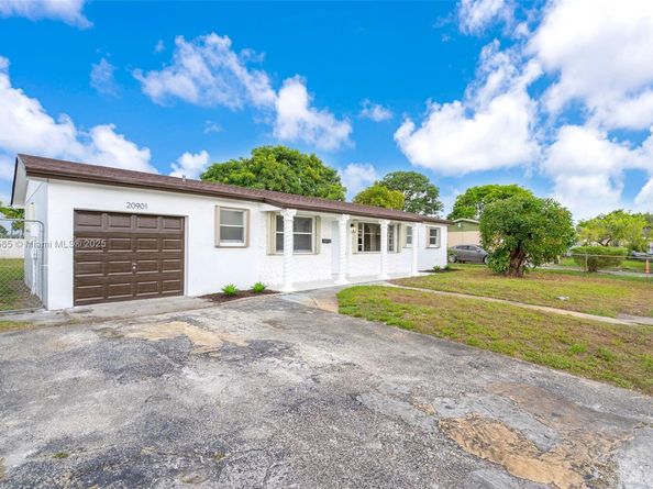 20901 NW 27th Ct, Miami Gardens FL 33056