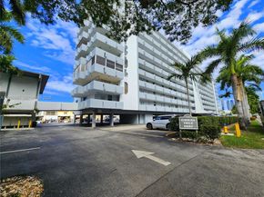 3703 NE 166th St 905, North Miami Beach FL 33160