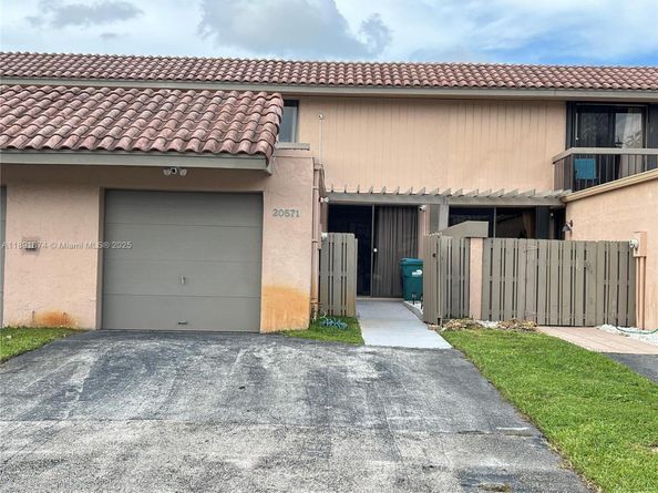 20571 NE 6th Ct, Miami FL 33179