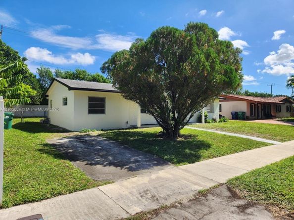 21241 NE 2nd Ave, Miami FL 33179