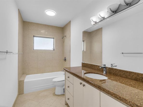 21241 NE 2nd Ave, Miami FL 33179