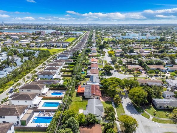 21241 NE 2nd Ave, Miami FL 33179