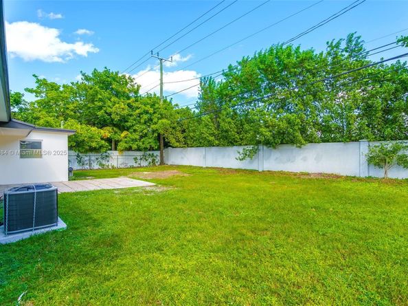 21241 NE 2nd Ave, Miami FL 33179