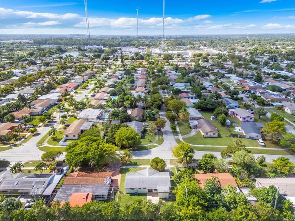 21241 NE 2nd Ave, Miami FL 33179