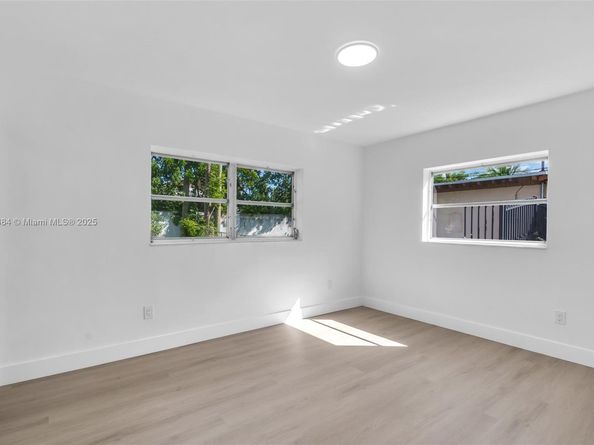 21241 NE 2nd Ave, Miami FL 33179