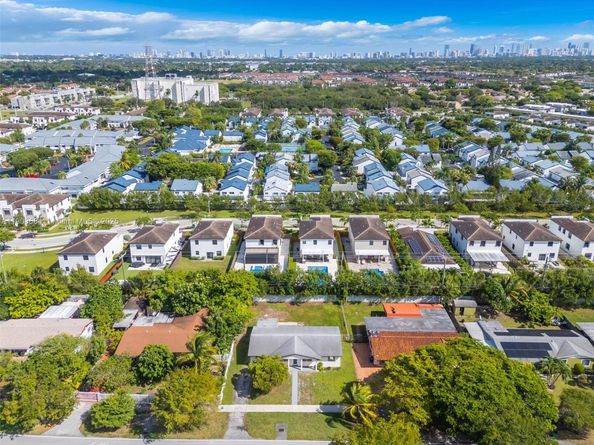 21241 NE 2nd Ave, Miami FL 33179