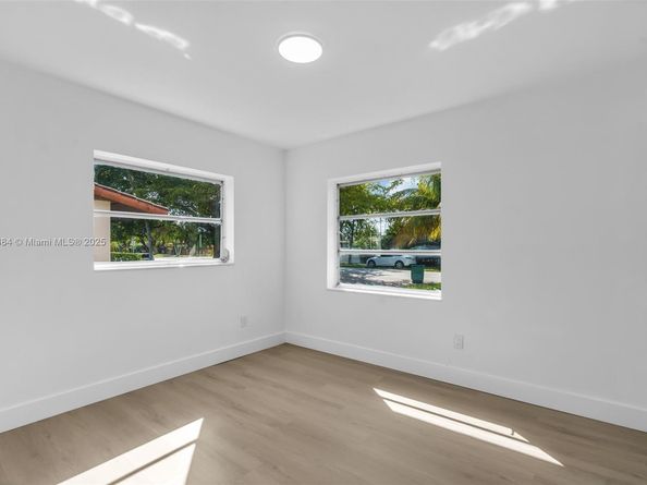 21241 NE 2nd Ave, Miami FL 33179