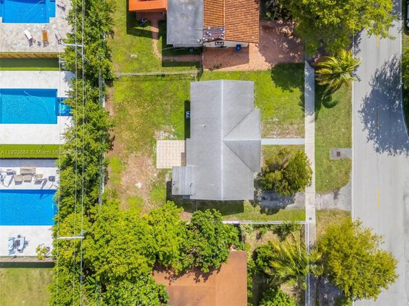 21241 NE 2nd Ave, Miami FL 33179