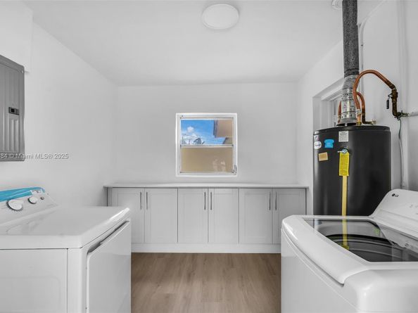 21241 NE 2nd Ave, Miami FL 33179