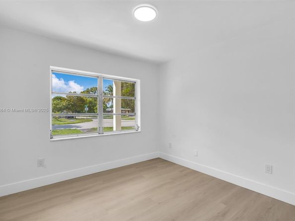 21241 NE 2nd Ave, Miami FL 33179