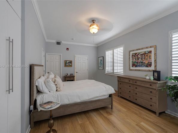 2870 Pine Tree Dr 3, Miami Beach FL 33140