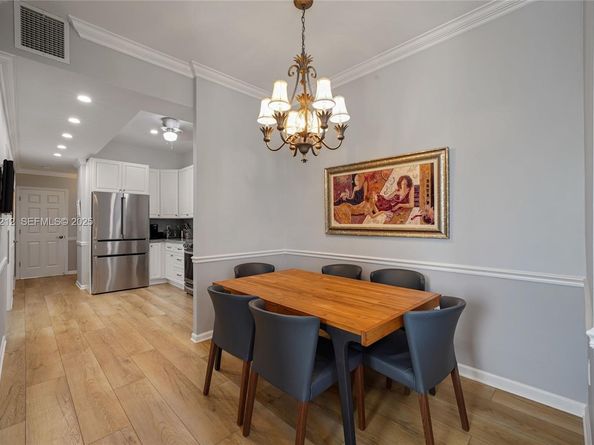 2870 Pine Tree Dr 3, Miami Beach FL 33140