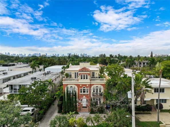 2870 Pine Tree Dr 3, Miami Beach FL 33140