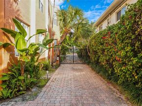 2870 Pine Tree Dr 3, Miami Beach FL 33140