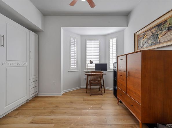 2870 Pine Tree Dr 3, Miami Beach FL 33140