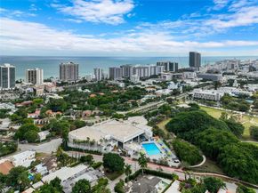 2870 Pine Tree Dr 3, Miami Beach FL 33140