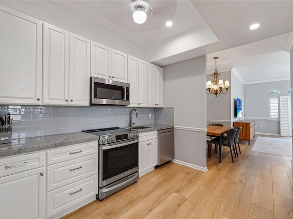 2870 Pine Tree Dr 3, Miami Beach FL 33140