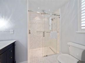 2870 Pine Tree Dr 3, Miami Beach FL 33140