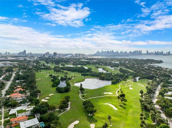 2870 Pine Tree Dr 3, Miami Beach FL 33140