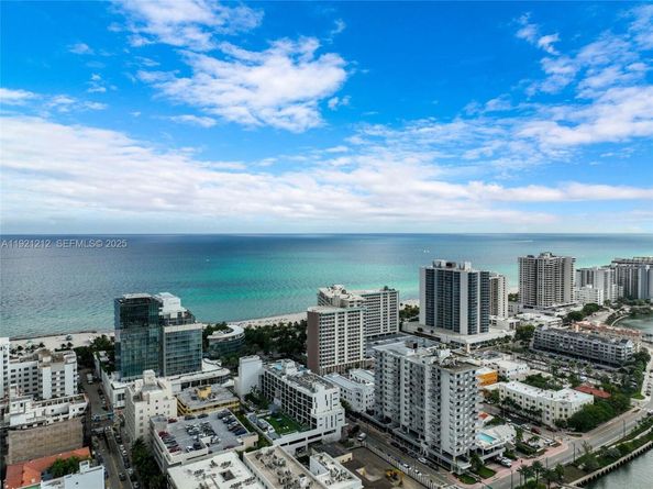 2870 Pine Tree Dr 3, Miami Beach FL 33140