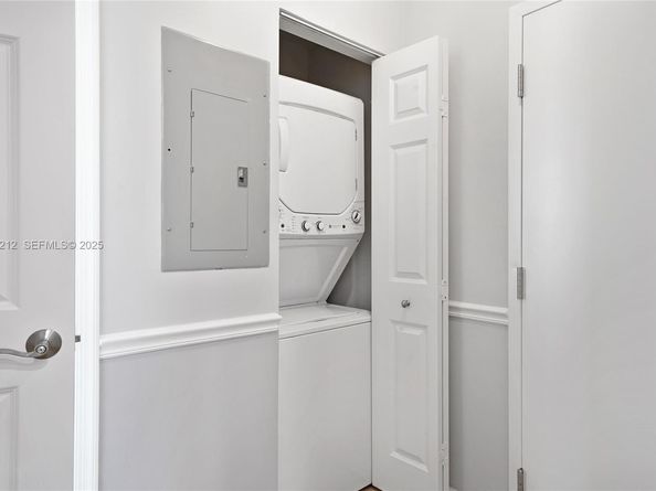 2870 Pine Tree Dr 3, Miami Beach FL 33140